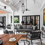 Villa Nago