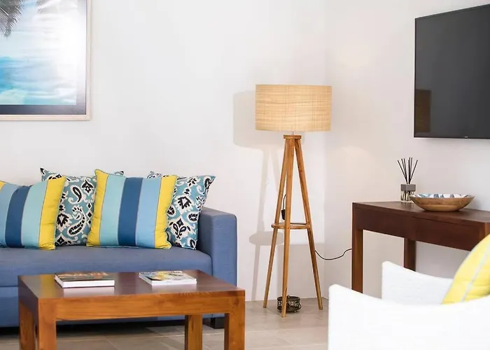 Villa Sintra - 2 Bedroom Luxury In Tranquil Location, Walk To Beach