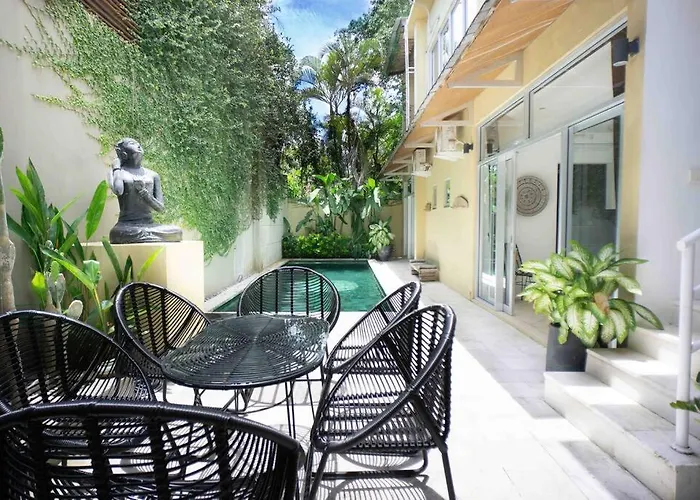Elegant 5 Bdr Villa In The Heart Of Seminyak