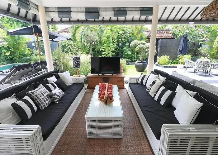 Villa Bloom 1 - 4 Bedrooms, 4 Bathrooms, Private Pool Close To The Beach