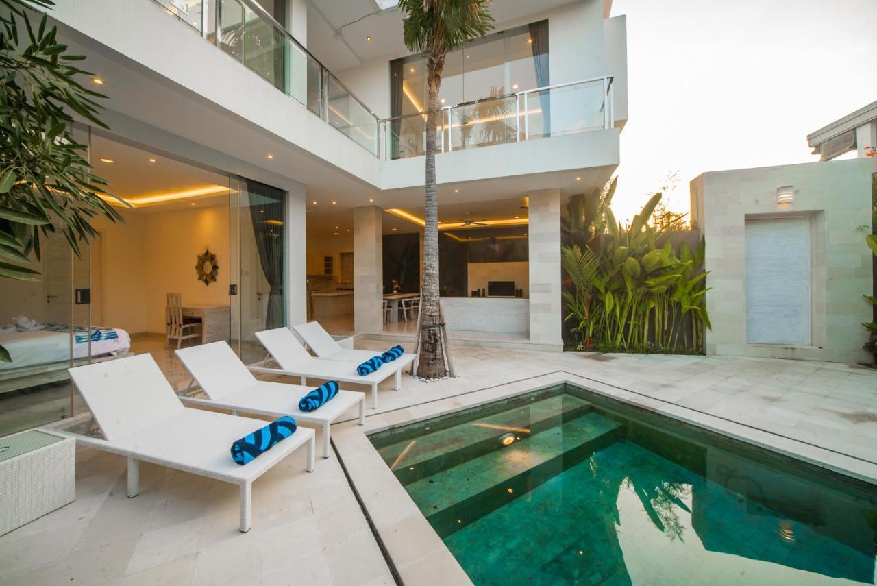 Bunga-bunga Kecil C Seminyak (Bali)