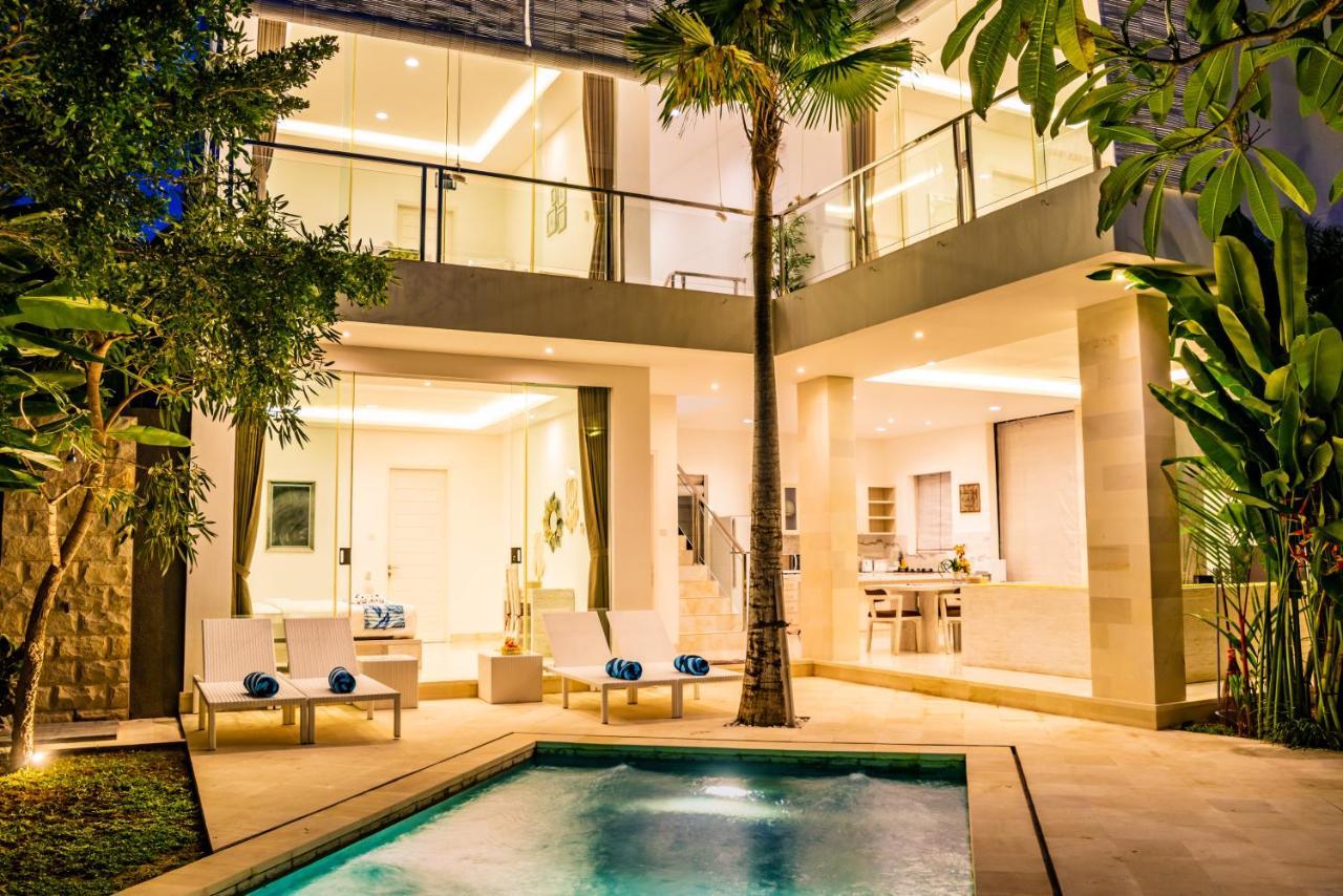 Bunga-bunga Kecil C * Seminyak (Bali)