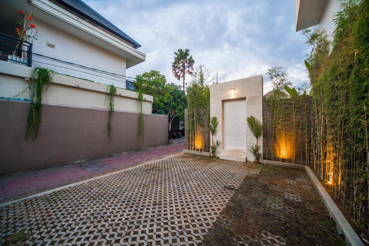 Bunga-bunga Kecil C Villa Seminyak (Bali)