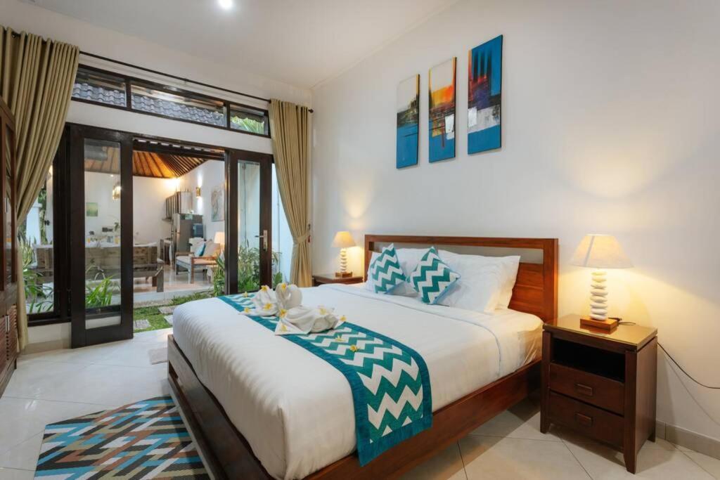 Penny Villa