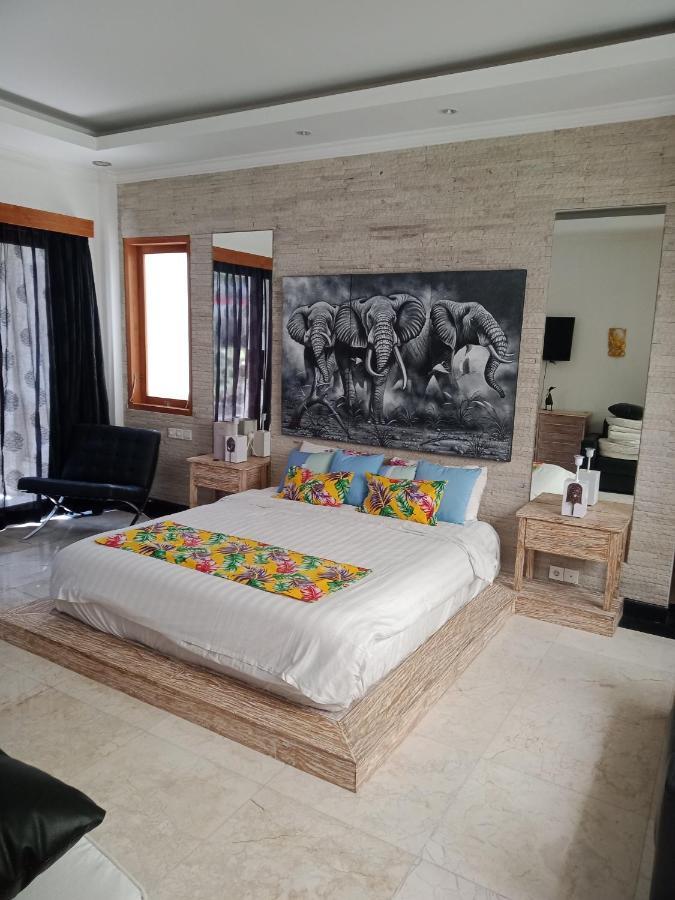 Filo's Paradise Pool N Spa. Villa