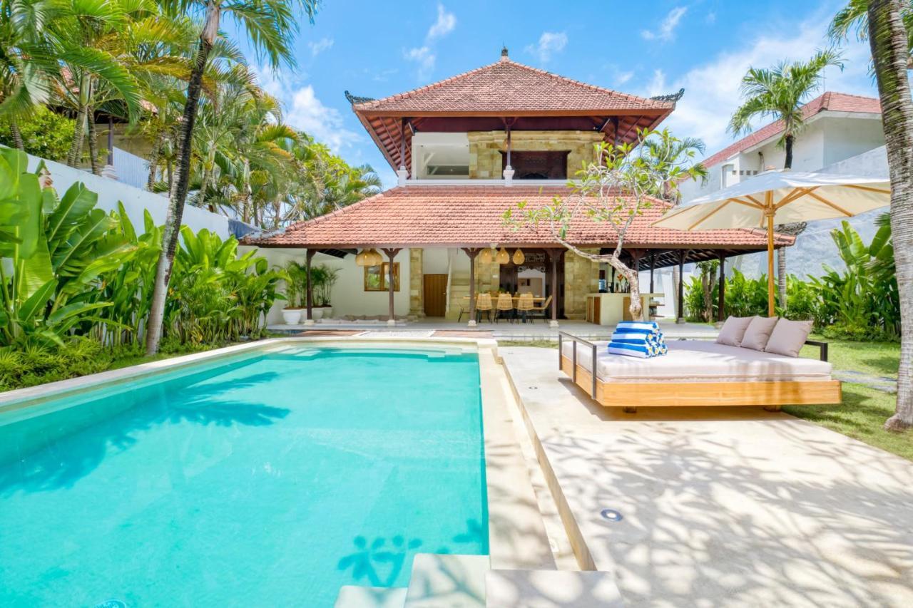 Chandika - 4 Bdr With Private Pool, Walk To The Biệt thự Seminyak (Bali)