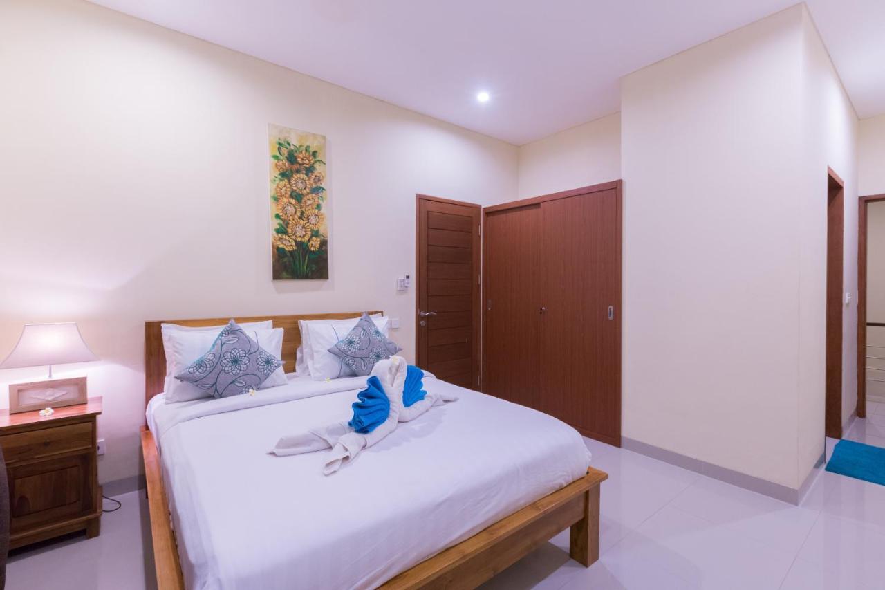 Hitam Putih Legian Bali Seminyak (Bali)