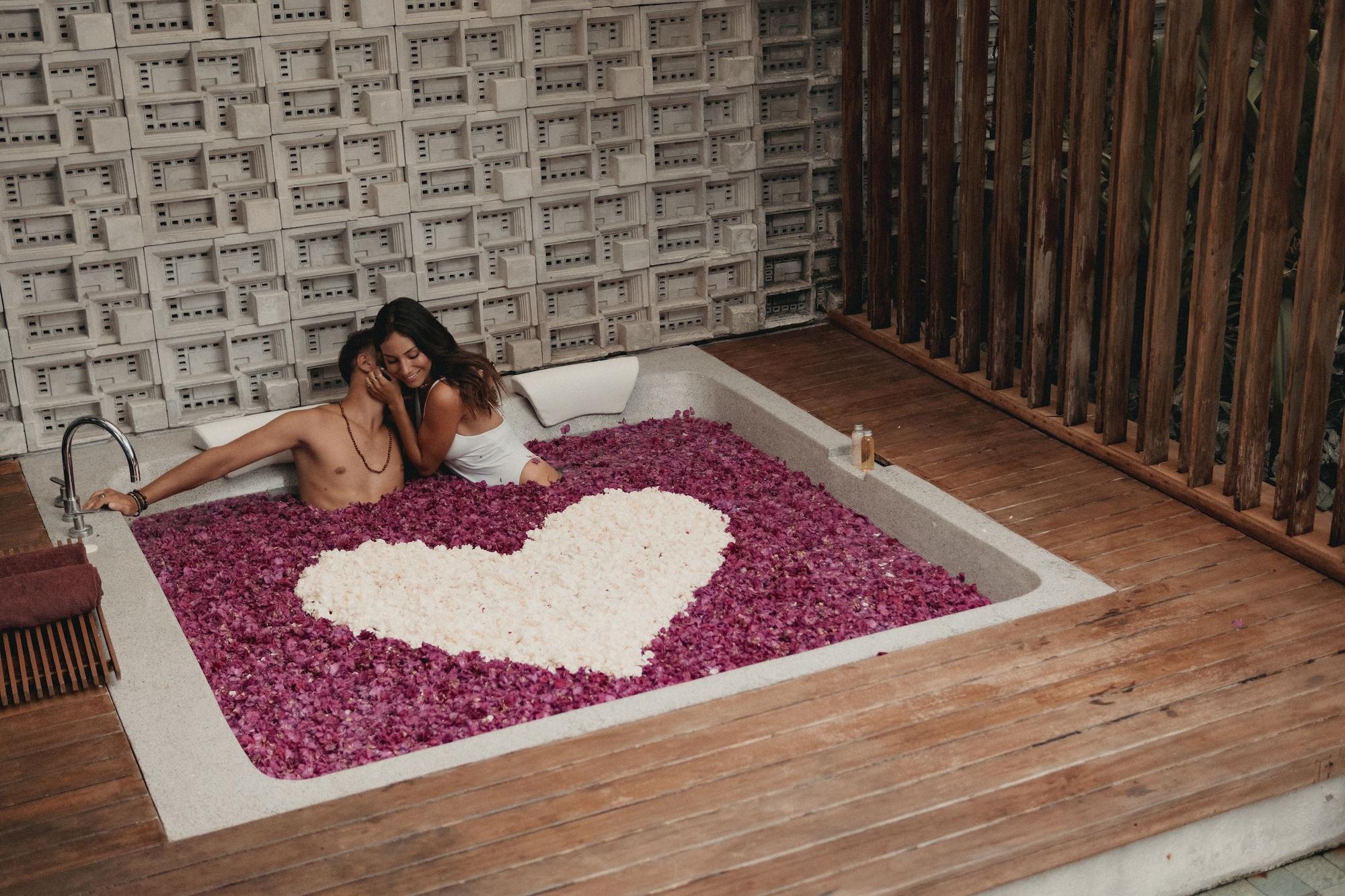 Berry Romantic Villa Seminyak