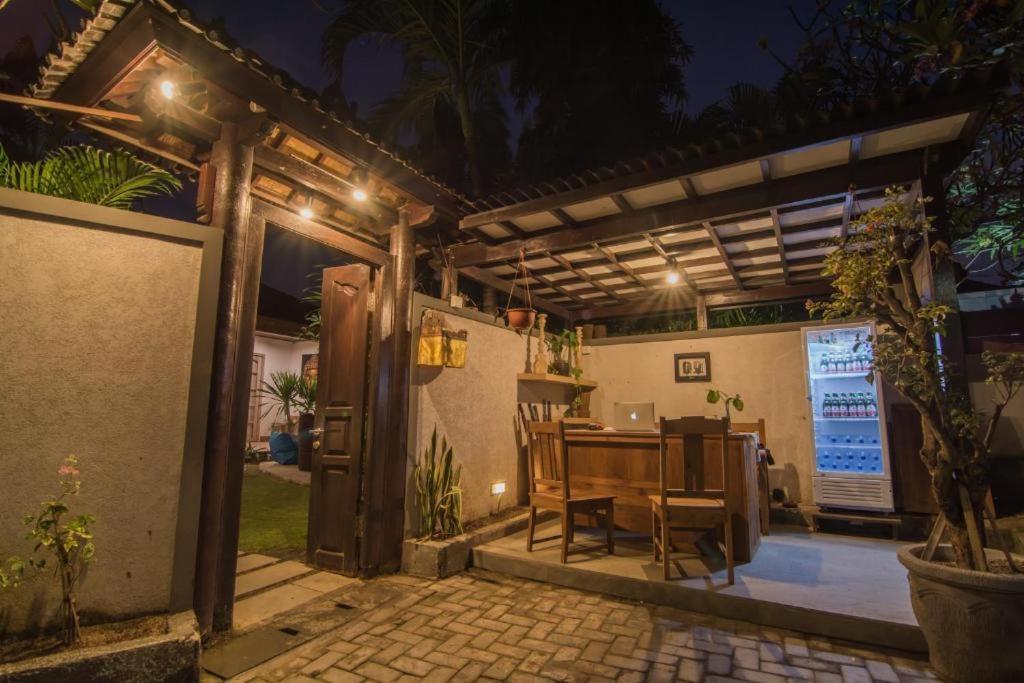 Bale * Seminyak (Bali)