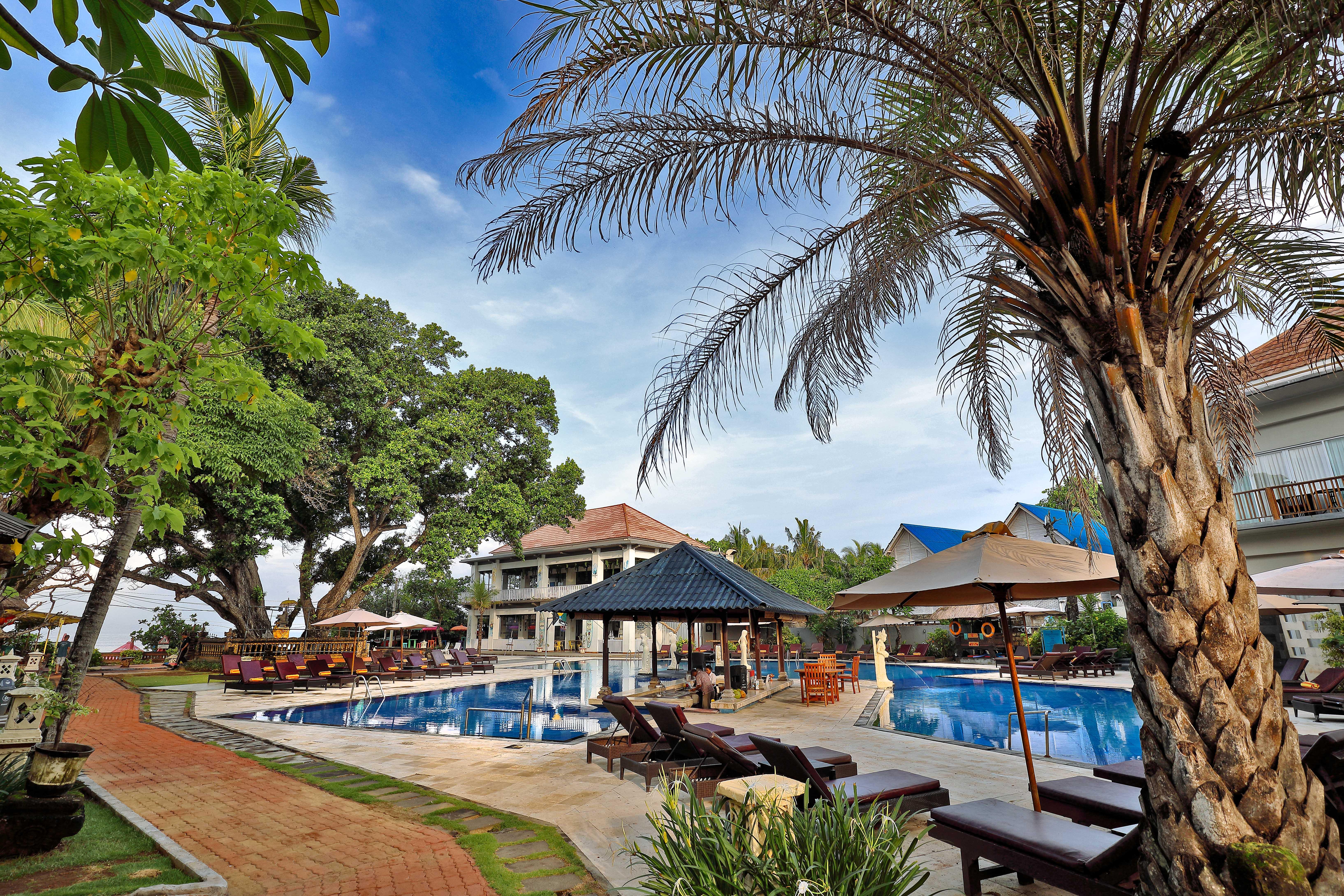 Hotel Puri Saron 4*