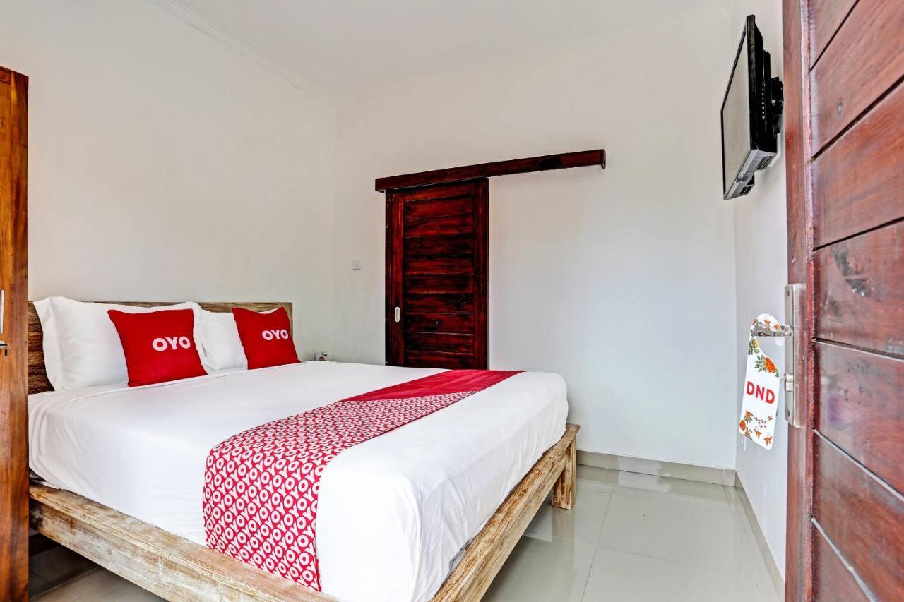 Khách sạn Oyo 91080 Kubu D&d Seminyak (Bali)