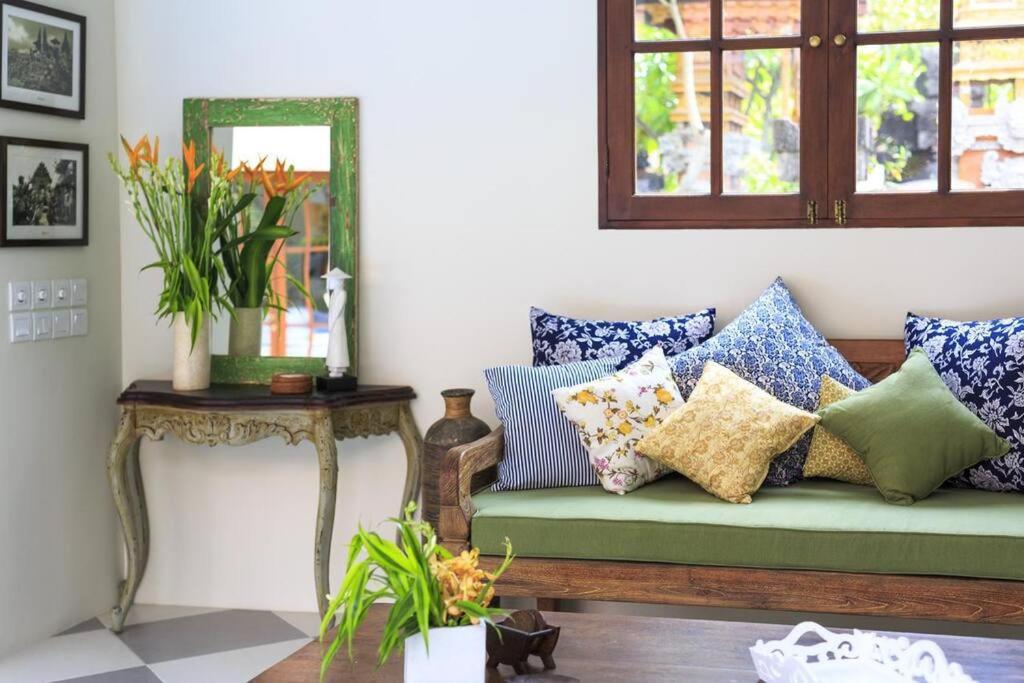 Kayan: Chic 2br Retreat In Seminyak's Culinary Hub