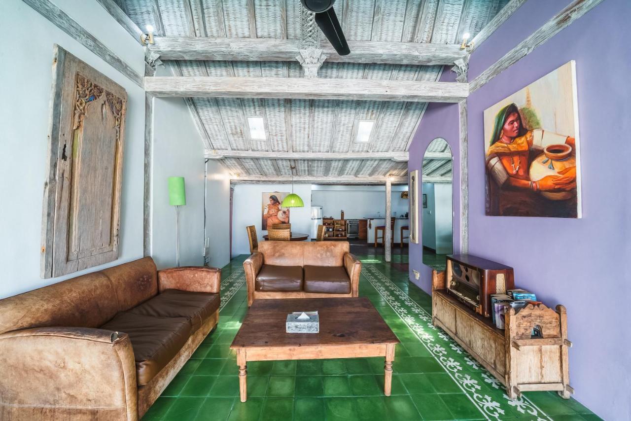 Villa West