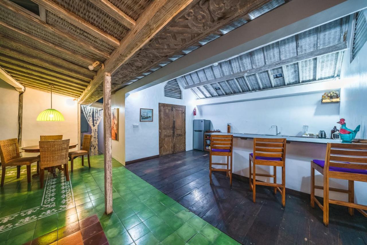 Villa West