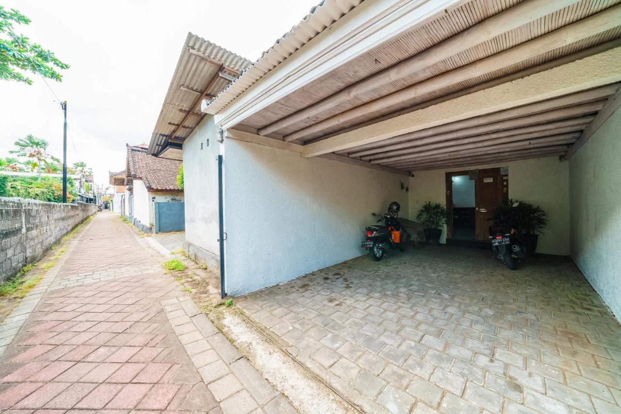 Villa West