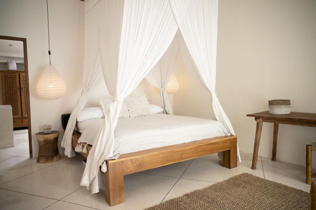 Tropical 3bdr Poolvilla In Heart Of Seminyak (Bali)