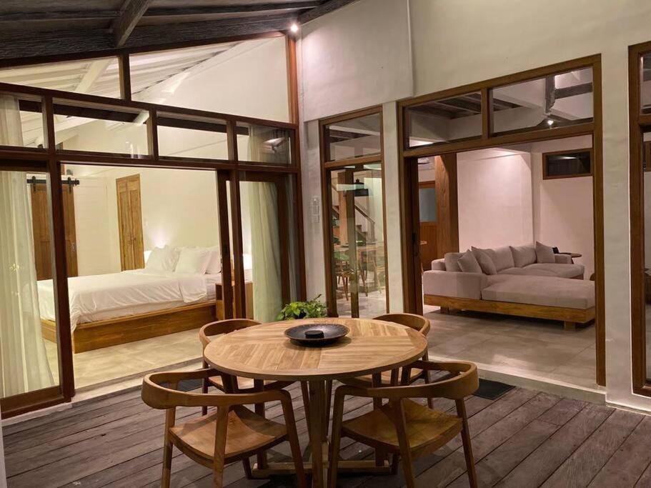 Savvy Villa, A Tranquil Oasis & Walk To The * Seminyak