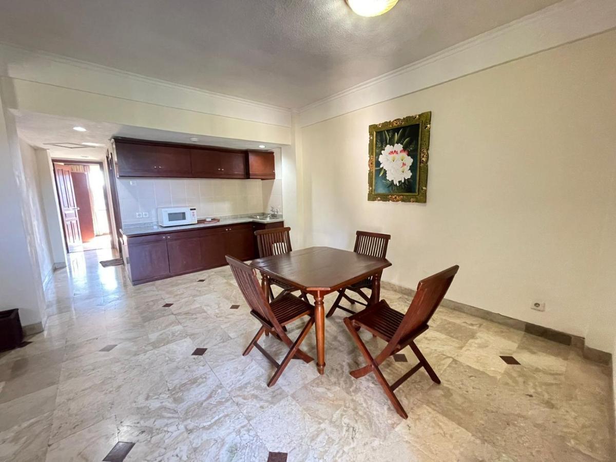 Inside Walking Distance To The Apartment *