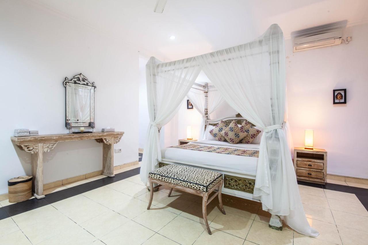 3-br Private Pool Kayu Aya Walk To Villa Seminyak (Bali)