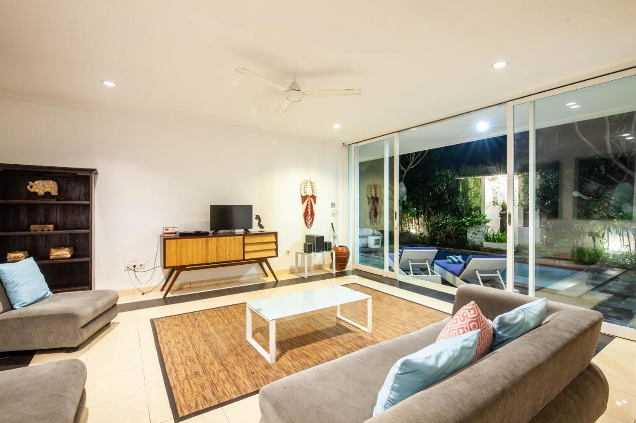 Villa 3-br Private Pool Kayu Aya Walk To *