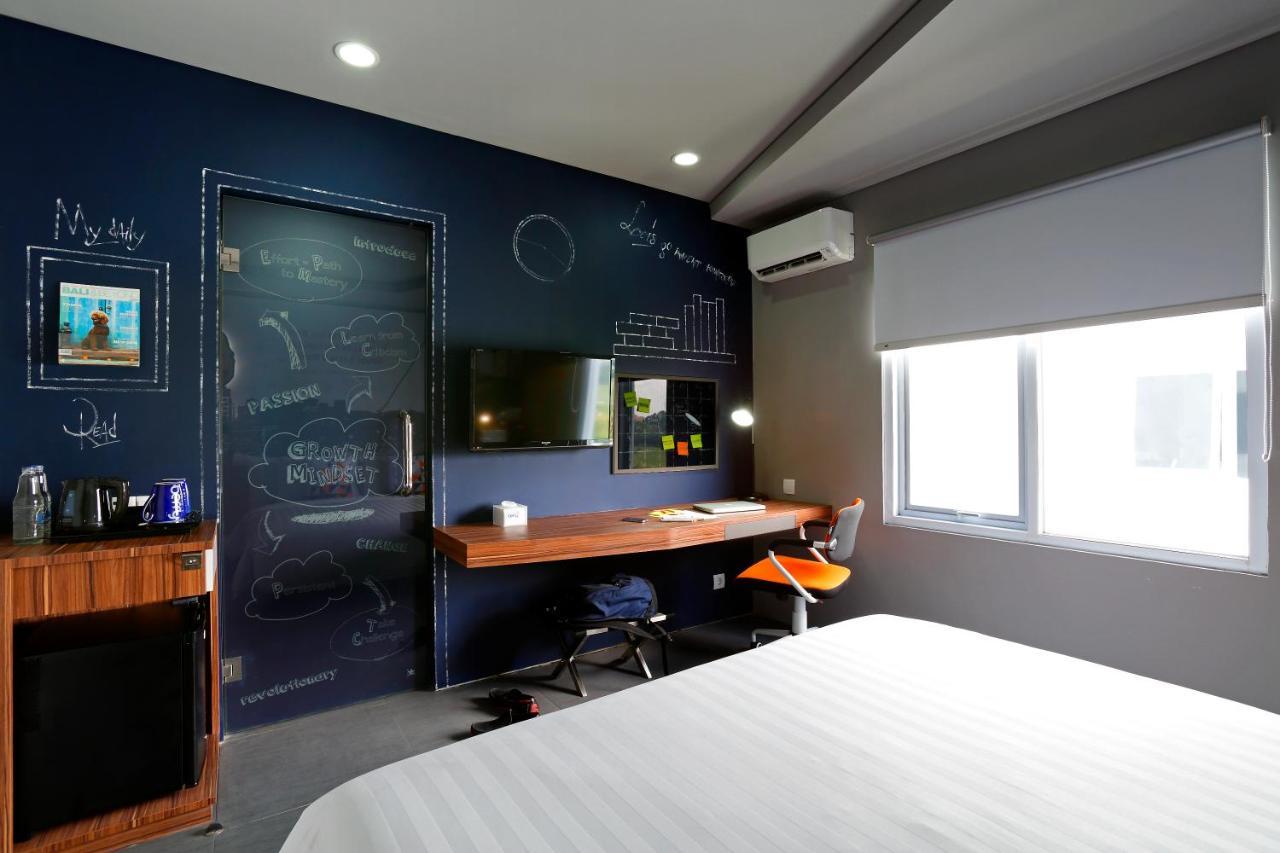 Berry Biz Sunset Road Hotel