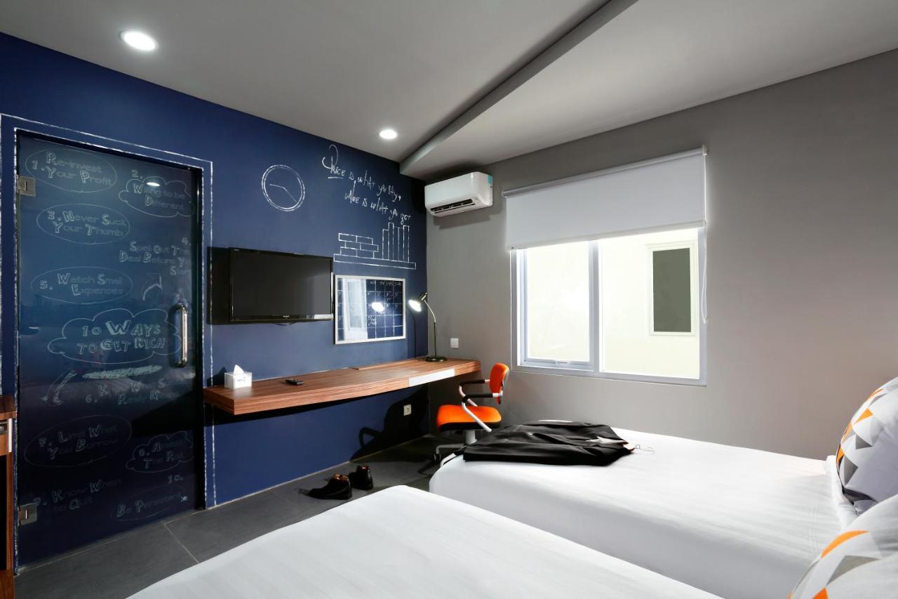Berry Biz Sunset Road Hotel Seminyak
