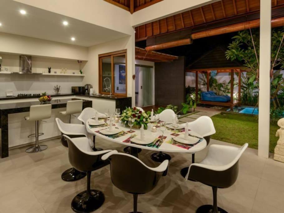 4br With Private Pool Near Villa *