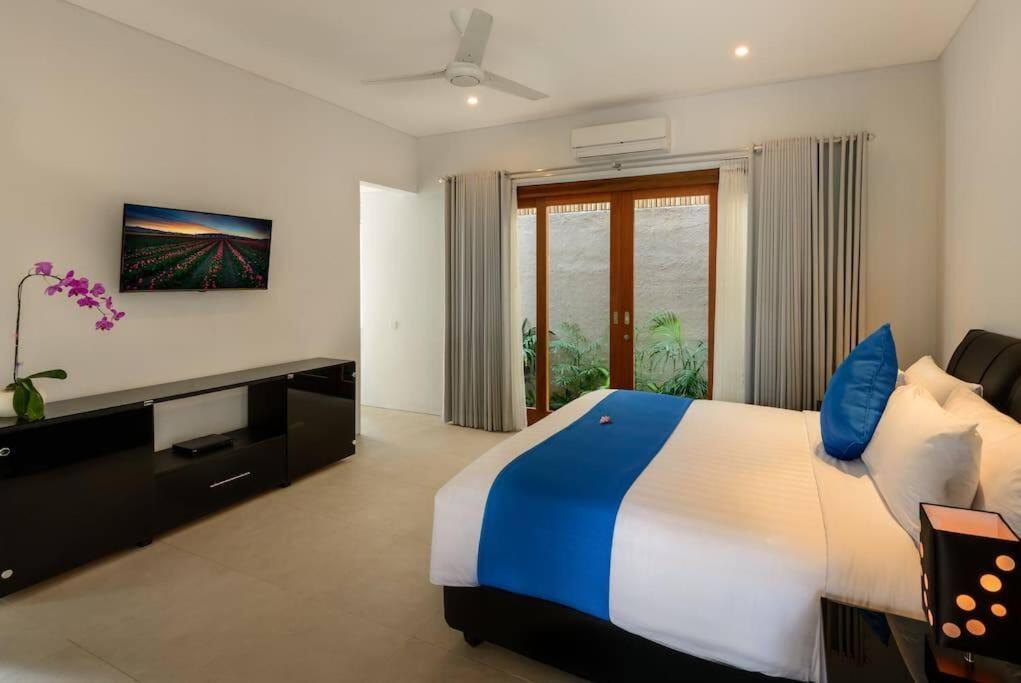 4br With Private Pool Near Villa