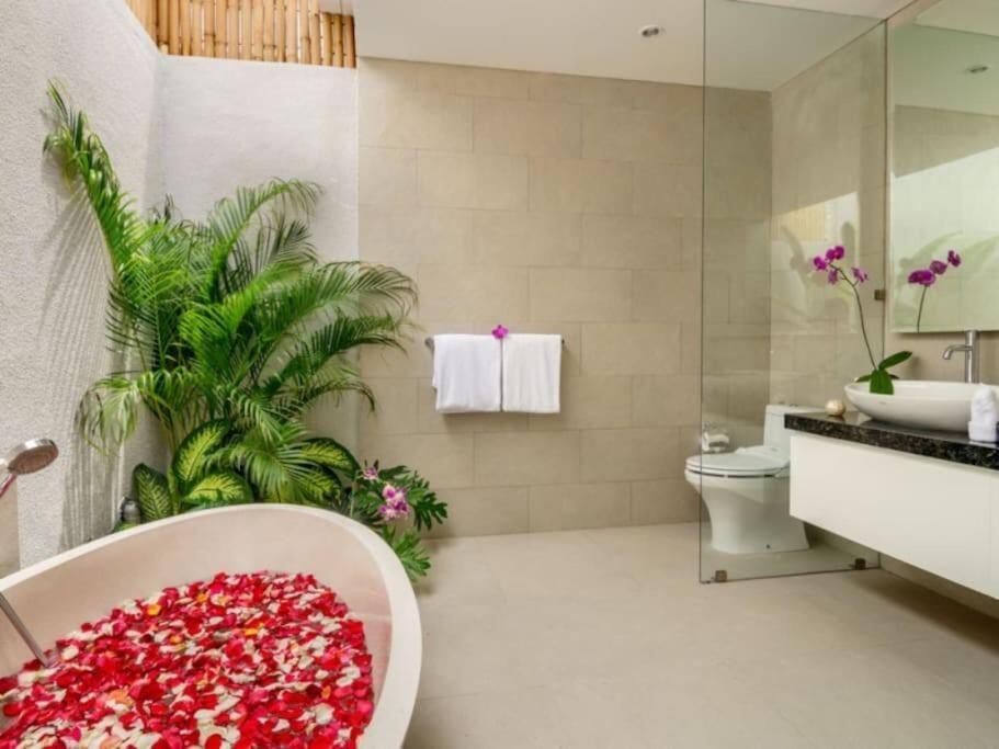 4br With Private Pool Near