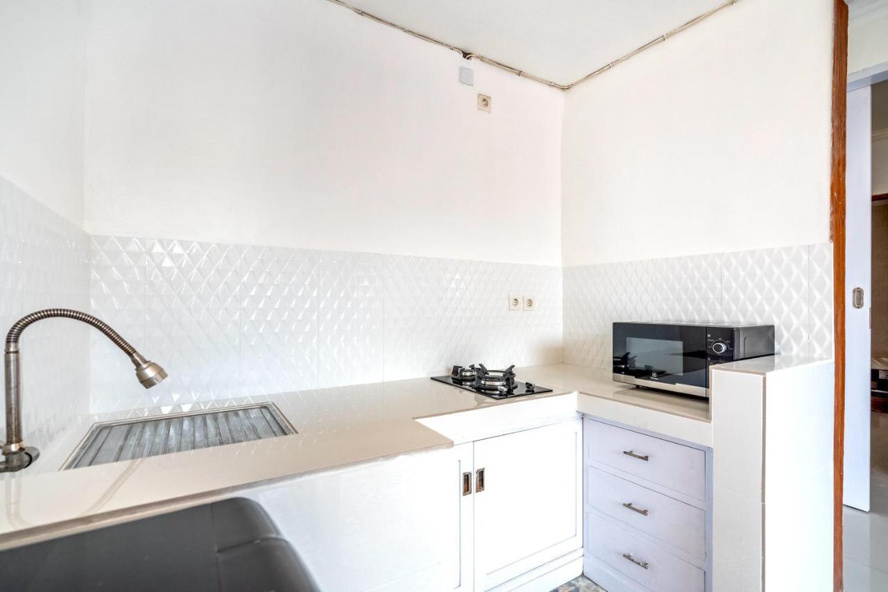 Lumturi House - Centrally Located Guest house *