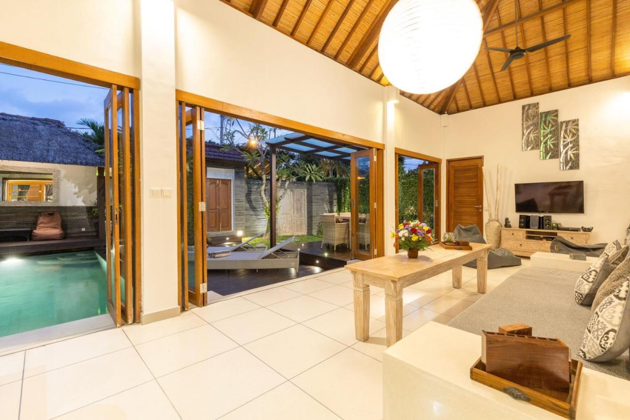Villa Luxurious Double King W/pool & Wifi+ Carpark Seminyak (Bali)