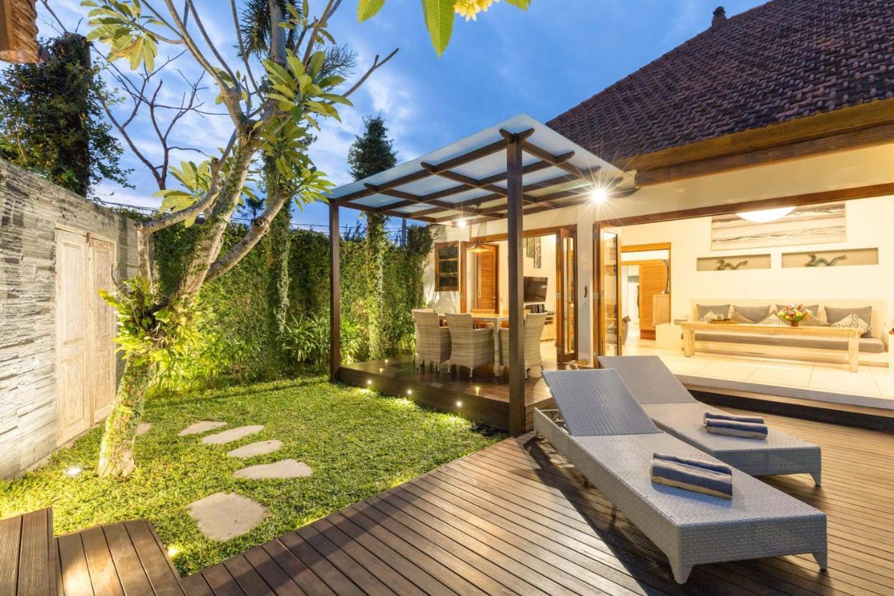 Luxurious Double King W/pool & Wifi+ Carpark Villa Seminyak (Bali)