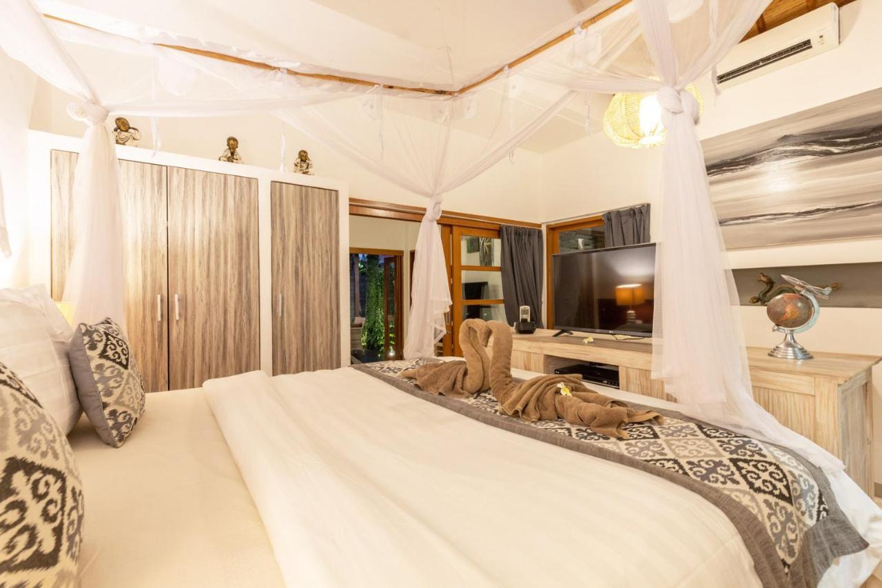 Villa Luxurious Double King W/pool & Wifi+ Carpark Seminyak (Bali)