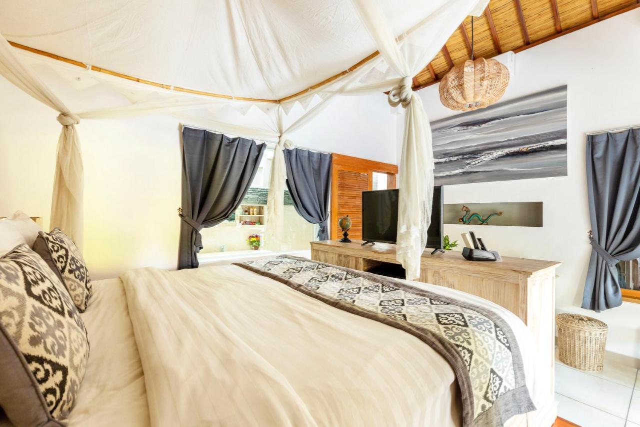 Luxurious Double King W/pool & Wifi+ Carpark Villa Seminyak (Bali)