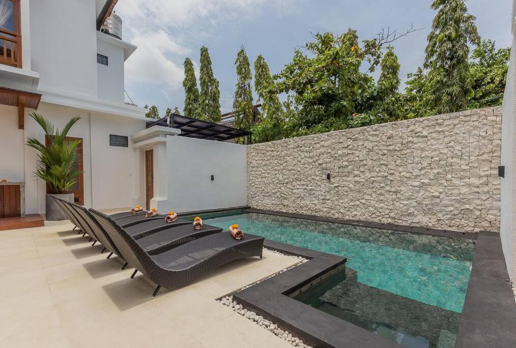 Lima - 5 Bdrs, Bbq, Living With Ac And Private Pool Villa