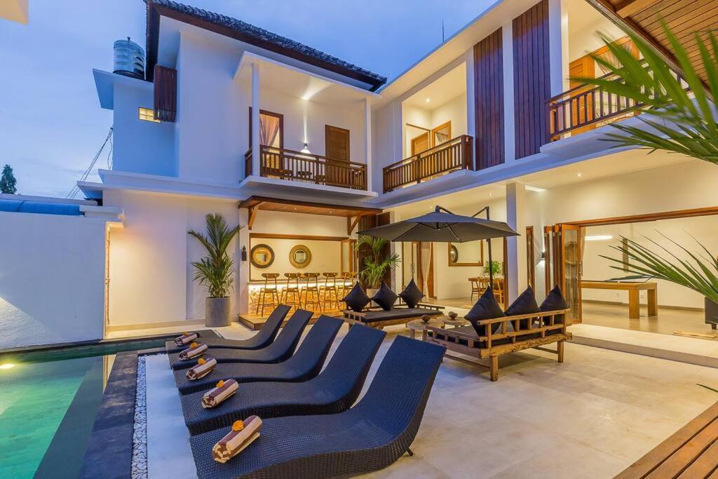 Villa Lima - 5 Bdrs, Bbq, Living With Ac And Private Pool Seminyak (Bali)