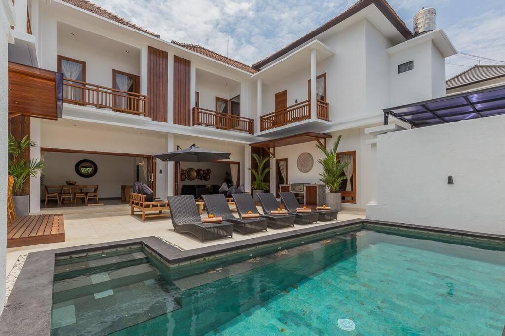 Lima - 5 Bdrs, Bbq, Living With Ac And Private Pool Seminyak (Bali)