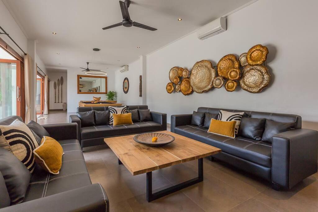 Lima - 5 Bdrs, Bbq, Living With Ac And Private Pool Villa *