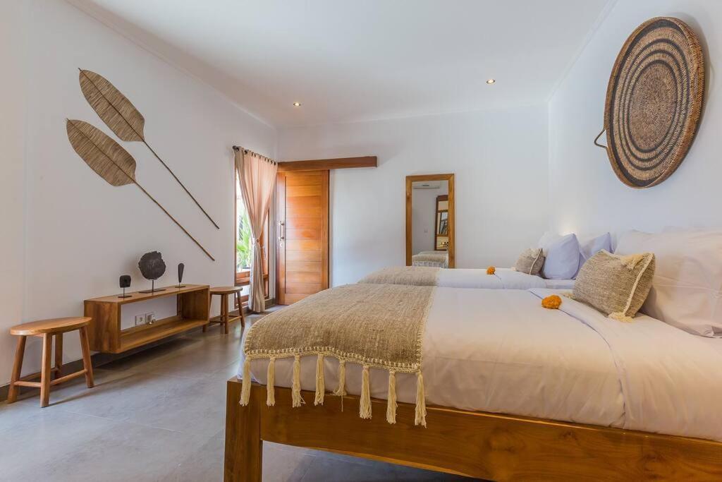Lima - 5 Bdrs, Bbq, Living With Ac And Private Pool Villa