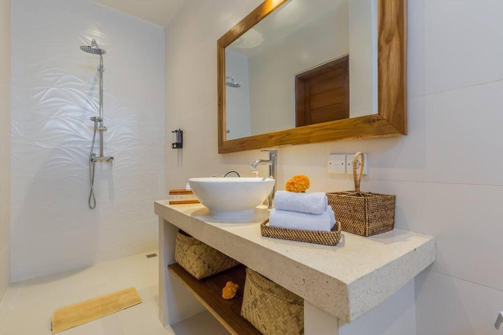 Lima - 5 Bdrs, Bbq, Living With Ac And Private Pool Seminyak (Bali)