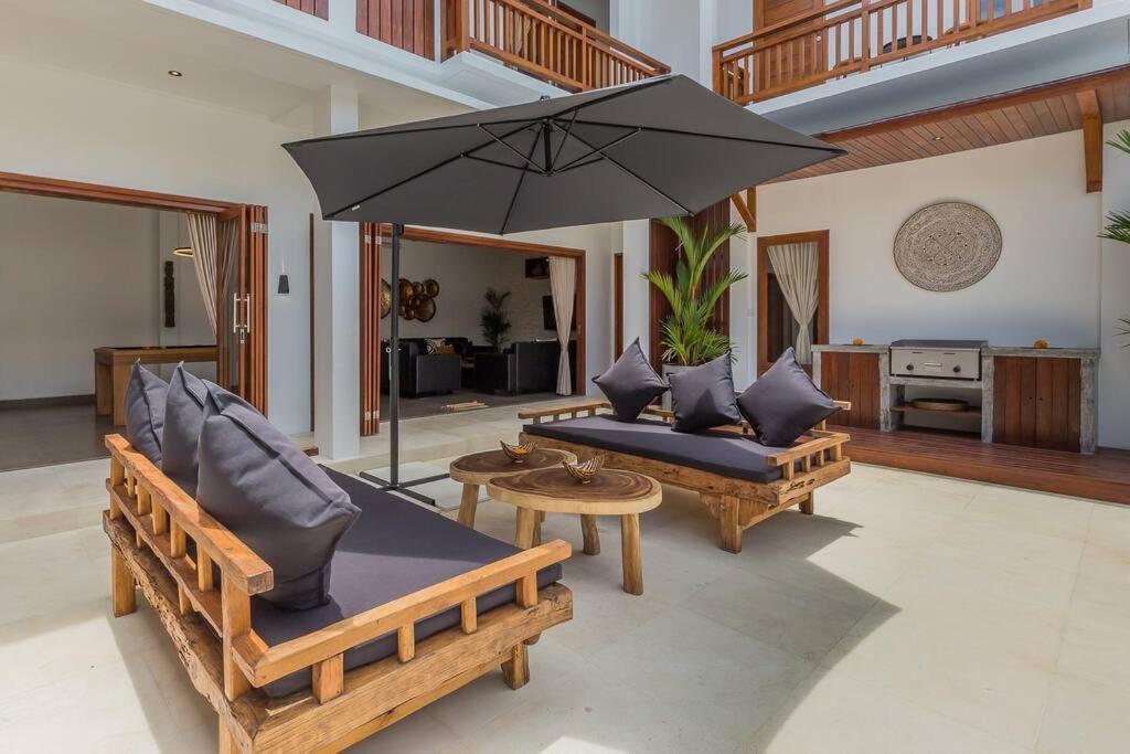 Lima - 5 Bdrs, Bbq, Living With Ac And Private Pool Villa Seminyak (Bali)