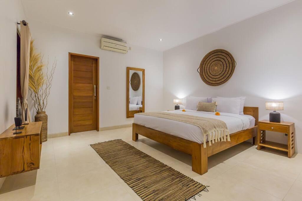 Lima - 5 Bdrs, Bbq, Living With Ac And Private Pool * Seminyak (Bali)