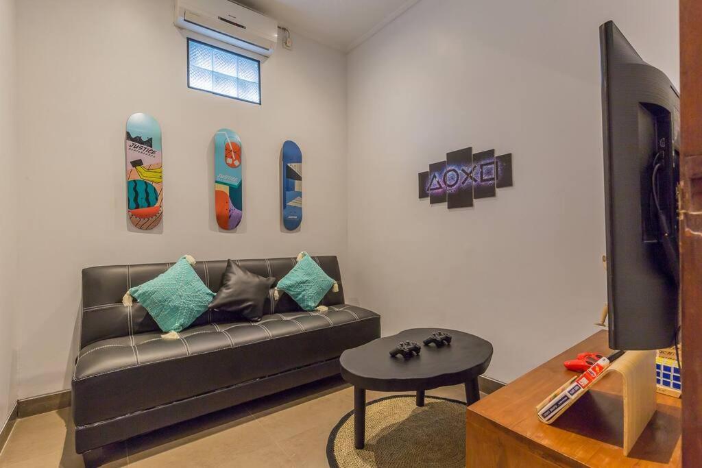 Villa Lima - 5 Bdrs, Bbq, Living With Ac And Private Pool Seminyak (Bali)