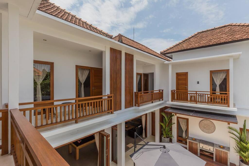 Lima - 5 Bdrs, Bbq, Living With Ac And Private Pool Seminyak (Bali)