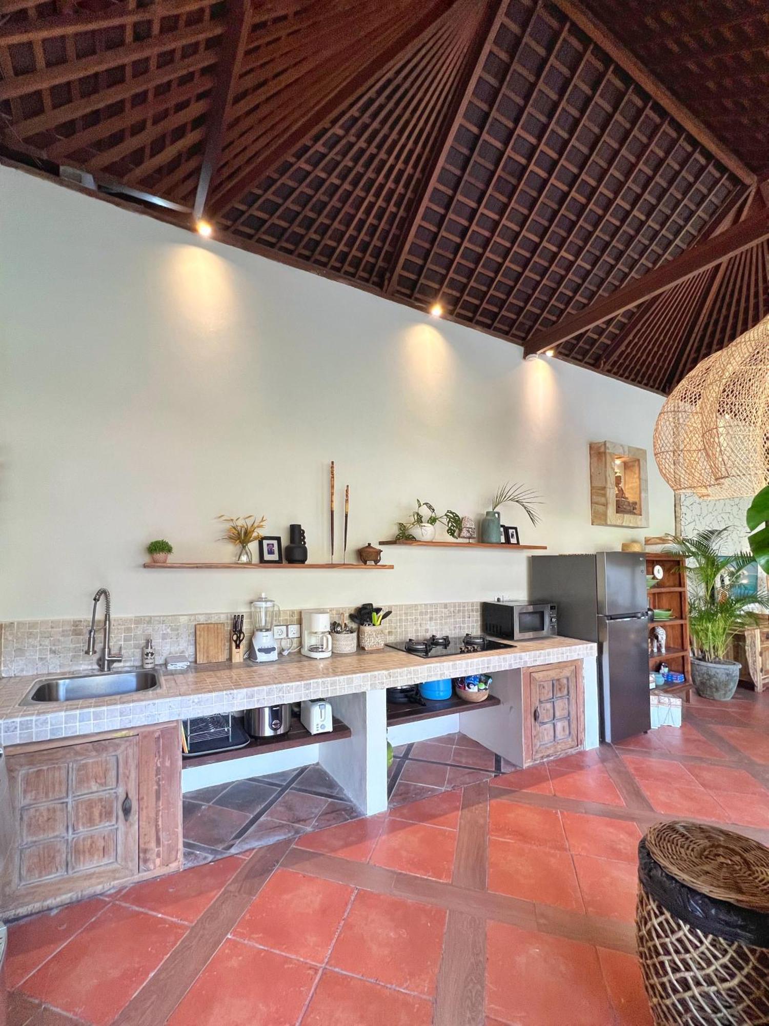 Nicole 5br Paradise, Quiet Area In Oberoi