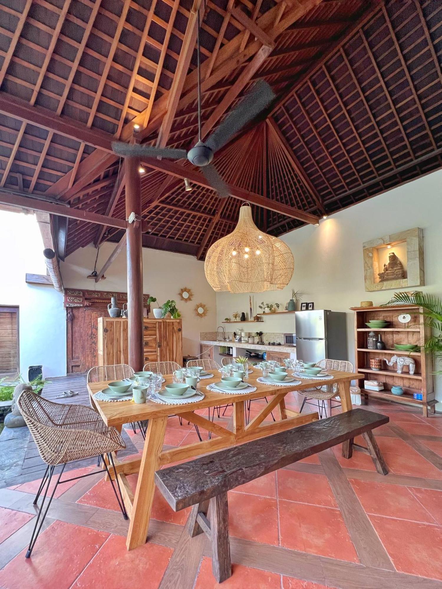 Villa Nicole 5br Paradise, Quiet Area In Oberoi