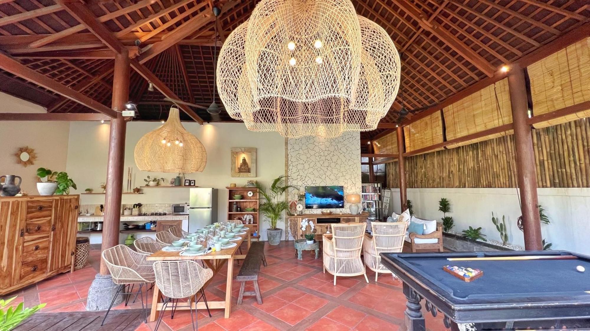 Villa Nicole 5br Paradise, Quiet Area In Oberoi