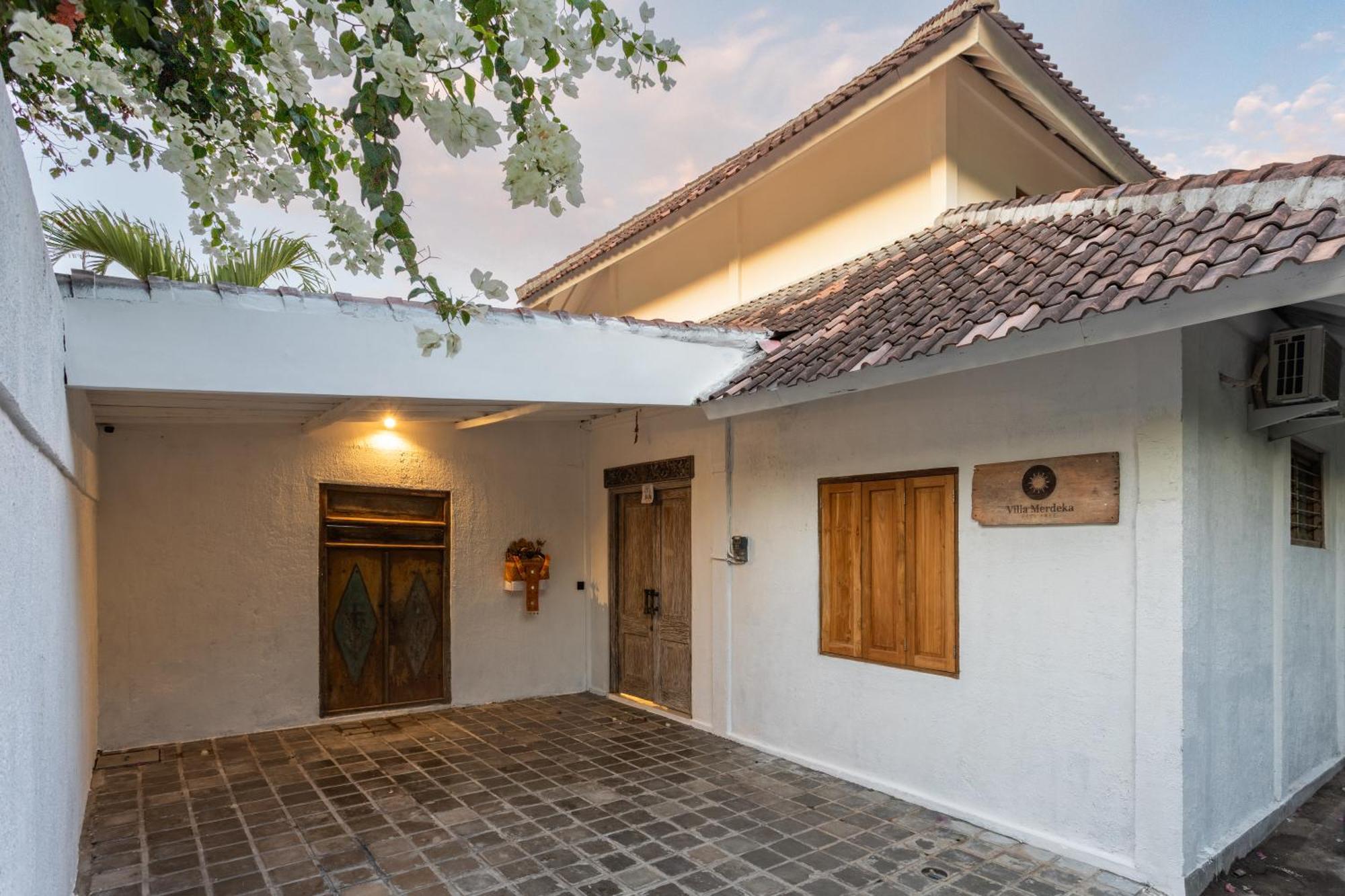 Villa 2 Bdr Villa, Walking Distance To Beach.