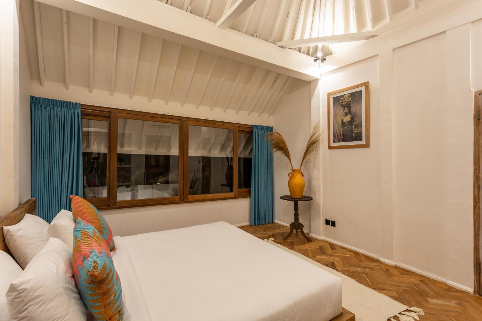 2 Bdr Villa, Walking Distance To Beach. Seminyak (Bali)
