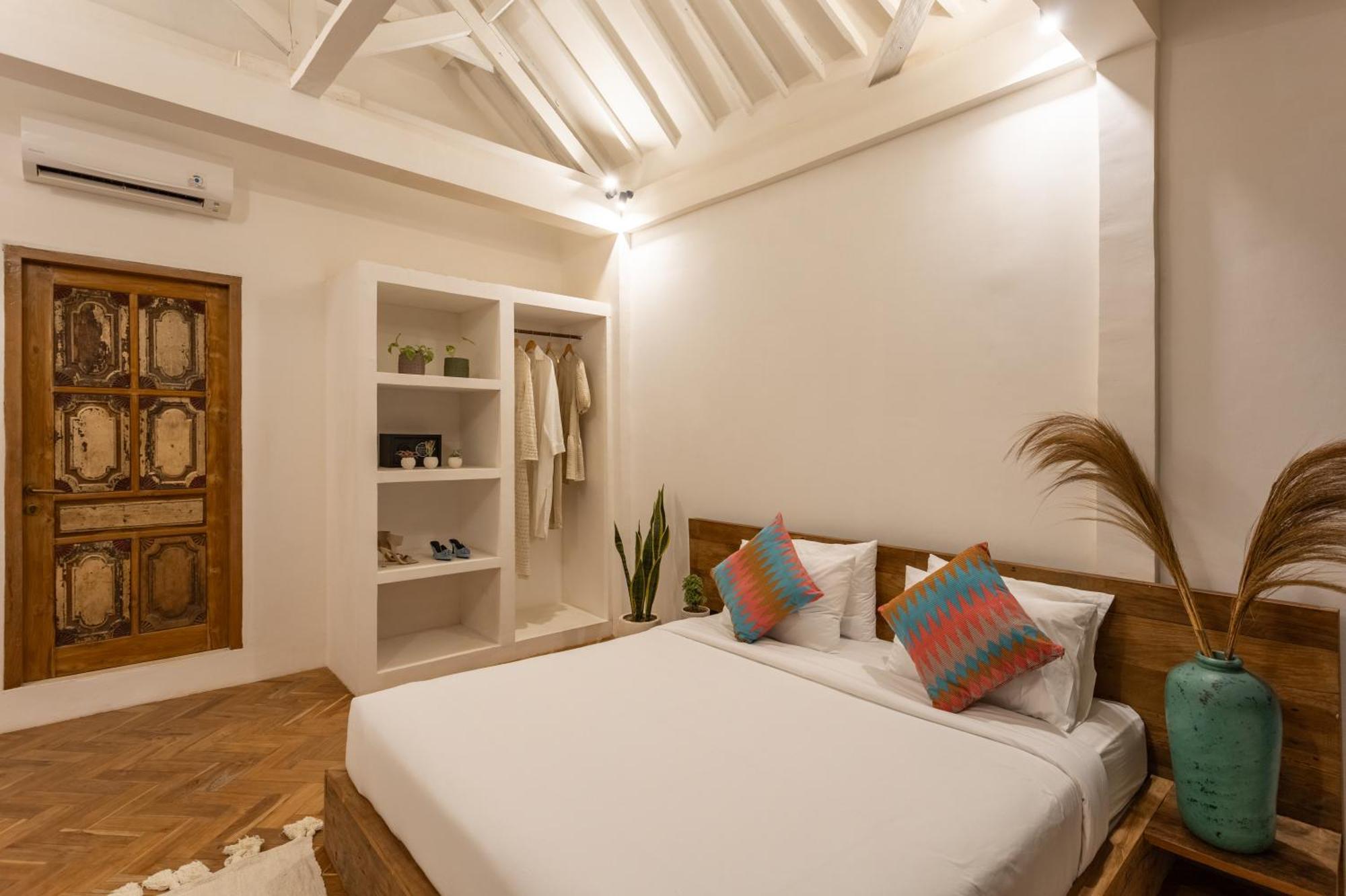 Villa 2 Bdr Villa, Walking Distance To Beach. Seminyak (Bali)